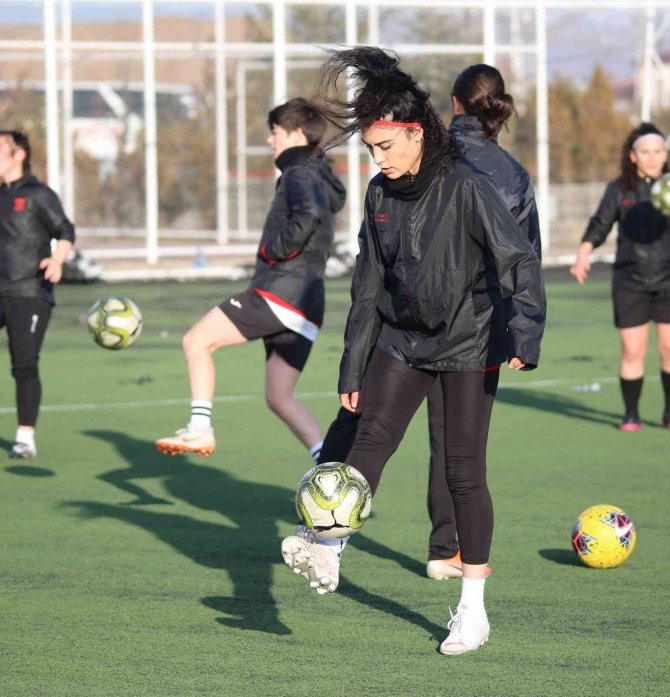 ‘Yiğido Kızlar’ Galatasaray Maçını Kazanmak İstiyor
