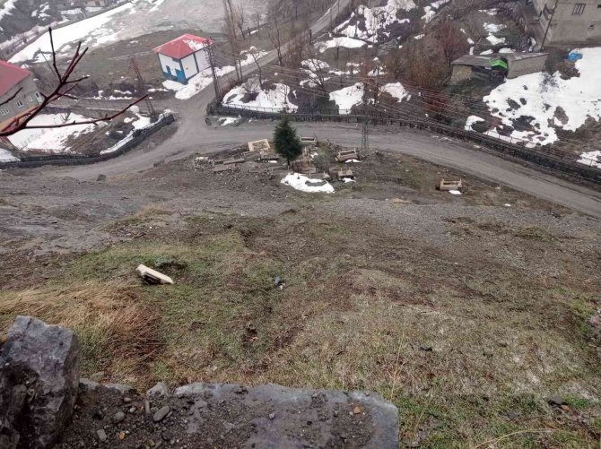 Çöken İstinat Duvarı Korkuttu