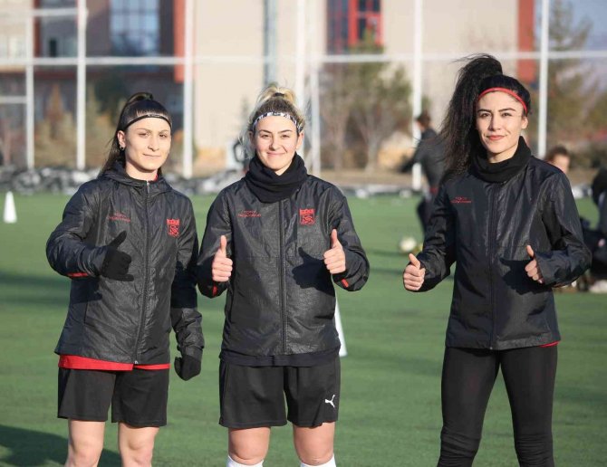 ‘Yiğido Kızlar’ Galatasaray Maçını Kazanmak İstiyor