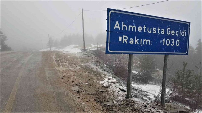 Karabük-bartın Karayolunda Kar Yağışı Etkili Oluyor