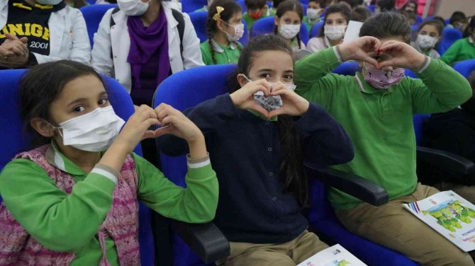 Karesi’de Çocuklar Tiyatro İle Buluştu