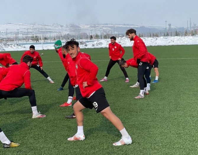 Kars 36 Spor Erzurum İ̇dmanocağı Spor Hazırlıklarını Sürdürüyor
