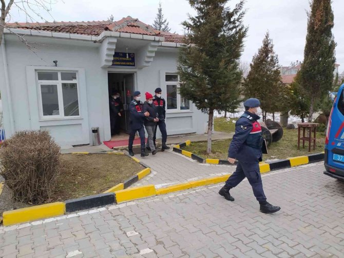 Kablo Hırsızları Jandarmadan Kaçamadı