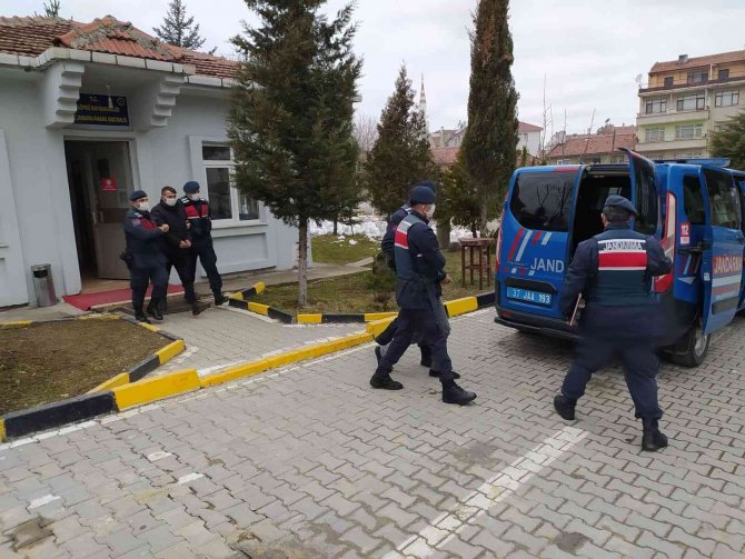 Kablo Hırsızları Jandarmadan Kaçamadı