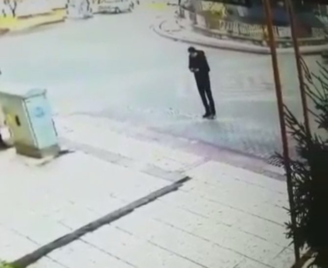 Beraber Yürüdüğü Arkadaşını Bıçakladı