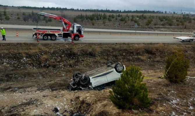 Kütahya’da Otomobil Şarampole Devrildi: 3 Yaralı