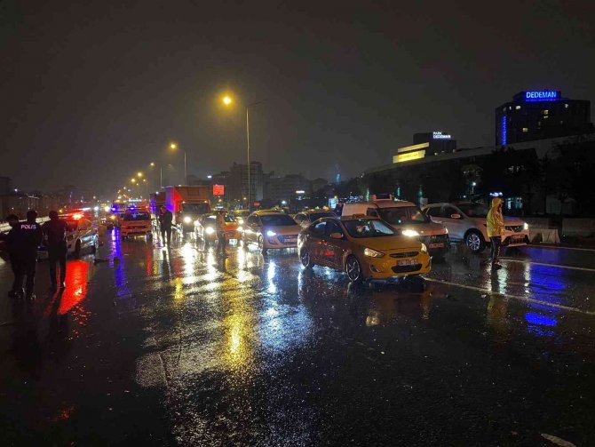 Maltepe’de Aynı Noktada 2 Ayrı Kaza: 1 Yaralı