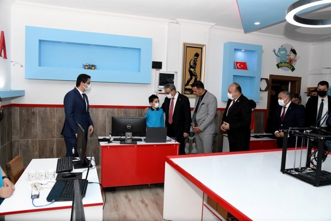 Vali Su, Silifke Atayurt Ortaokulu Zeliha Sarı Kitap Evinin Açılışını Gerçekleştirdi