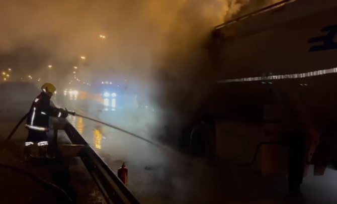 Yakıt Tankerindeki Yangını İtfaiye Söndürdü