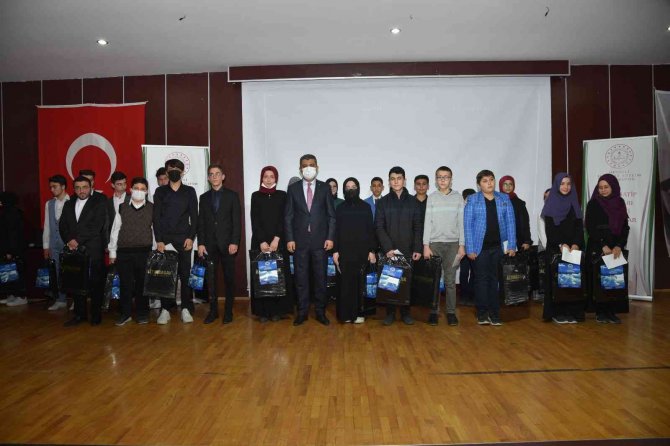 Dereceye Giren İ̇mam Hatip Öğrencileri Ödüllendirildi