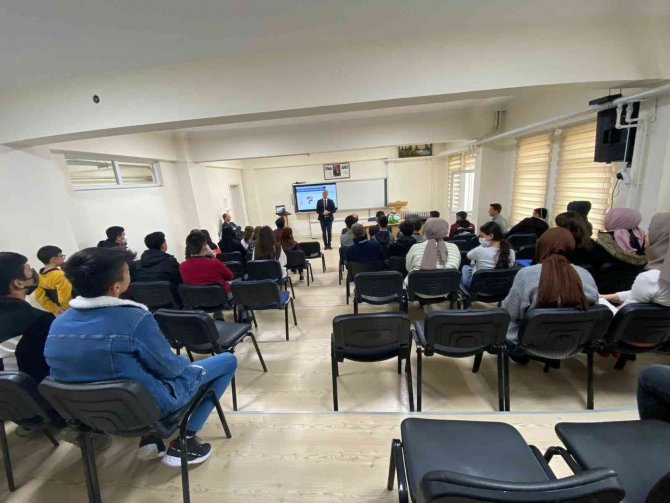 Öğretim Görevlisi Kudret Armağan’dan Motivasyon Eğitimi