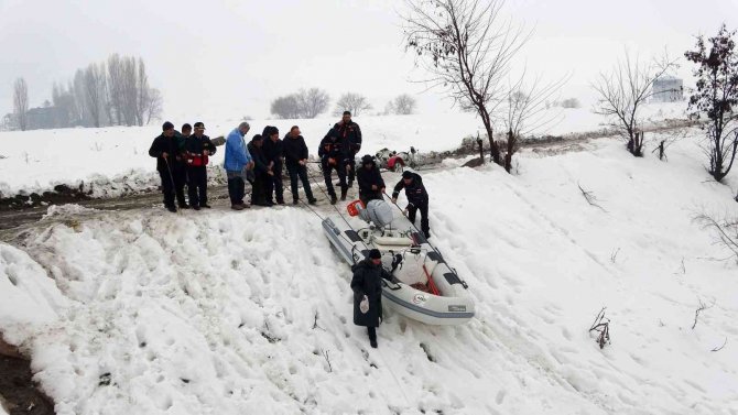Muş’ta Nehre Düşen Yağmur’u Arama Çalışmaları 62. Saatinde Devam Ediyor