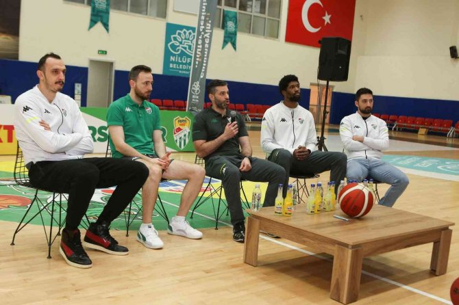 Bursasporlu Basketbolcular Çocuklarla Buluştu