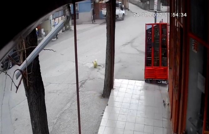 İ̇çecek Dolabı Fırtınada Kağıt Gibi Uçtu