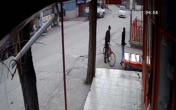 İ̇çecek Dolabı Fırtınada Kağıt Gibi Uçtu