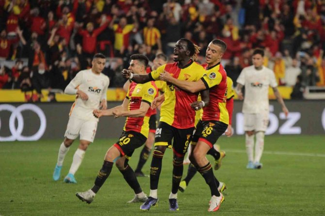 Göztepe’ye Ceza Yağdı