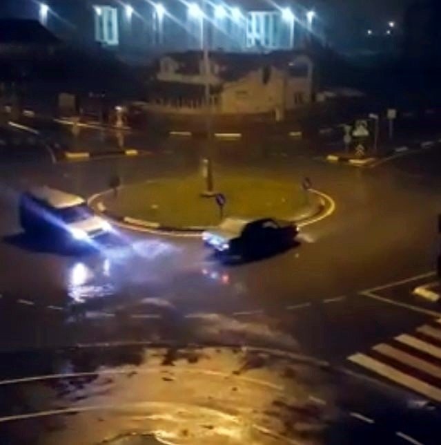 Geceleri Kavşakta Drift Mahalleliyi Bıktırdı
