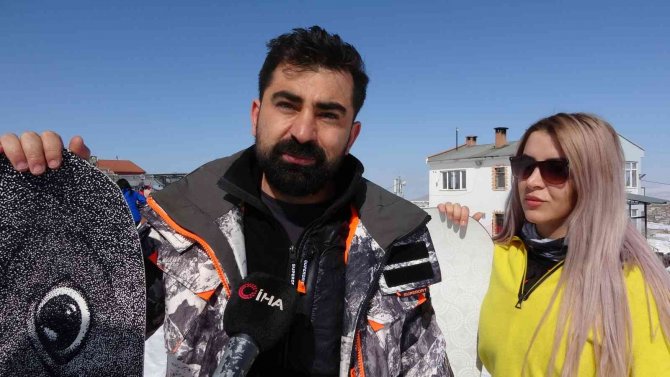 Van’daki Snowboard Tutkunlarından Nefes Kesen Gösteri