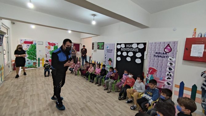 Cizre’de Minik Öğrencilere Polislik Mesleği Tanıtıldı