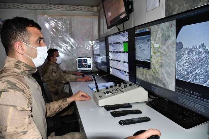 Mehmetçik Kato Dağı’nda 7 Metreyi Bulan Karda Vatan Nöbetinde Kuş Uçurtmuyor