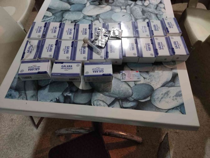 Şüpheli Araçtan Yeşil Reçeteye Tabi Yüzlerce Hap Çıktı: 2 Gözaltı