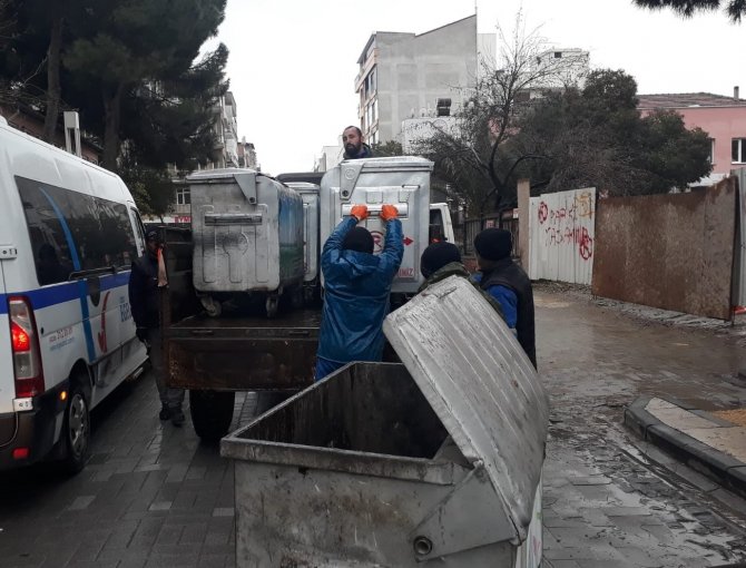 Turgutlu Belediyesi Çöp Konteynerlerini Yeniliyor