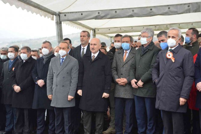 Adil Karaismailoğlu: "Başkaları Gibi, Altı Benzemezle Çıkar Ortaklığı Peşinde Koşmuyoruz"