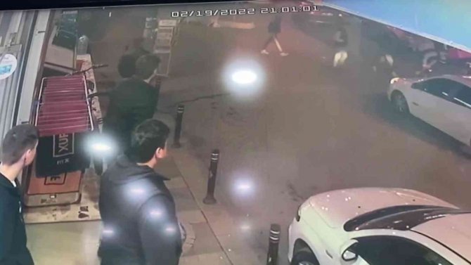 Ümraniye’de Motosiklet Üstünde Pompalı Tüfekli Saldırı: 2 Yaralı