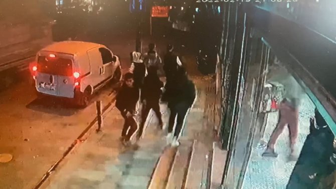 Ümraniye’de Motosiklet Üstünde Pompalı Tüfekli Saldırı: 2 Yaralı