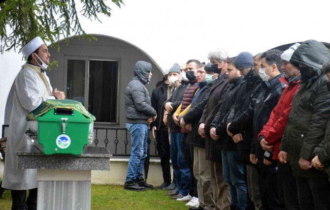 Yurtta Ölü Bulunmuştu Sakarya’da Son Yolculuğuna Uğurlandı