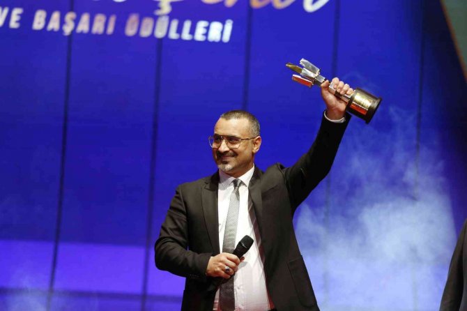 “Yılın Yenilikçi İ̇letişim Projesi” Ödülü Başakşehir’in