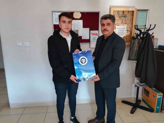 Mesleki Yarışmalarda Kazanan Öğrenciler Ödüllendirildi