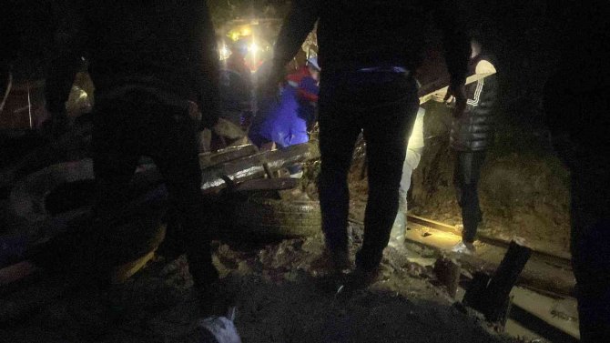 Kaçak Maden Ocağında Göçük: 2 İşçi Mahsur Kaldı