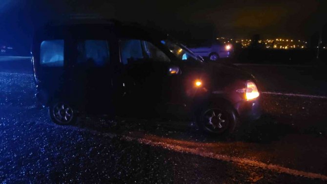 İ̇ki Araç Çarpıştı; Olayın Şokuyla 600 Metre Uzakta Bulundu