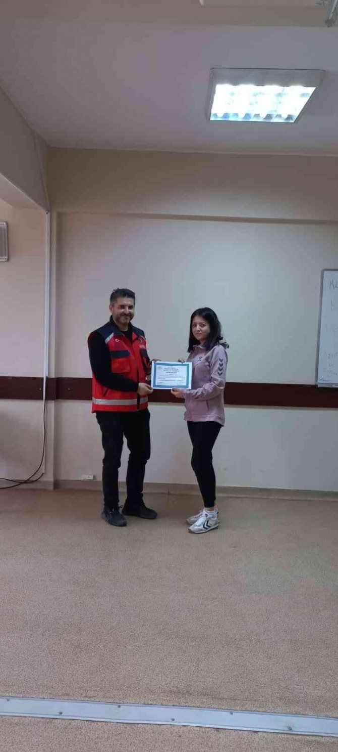 Ambulans Şoförlerine Sürüş Teknikleri Eğitimi Verildi