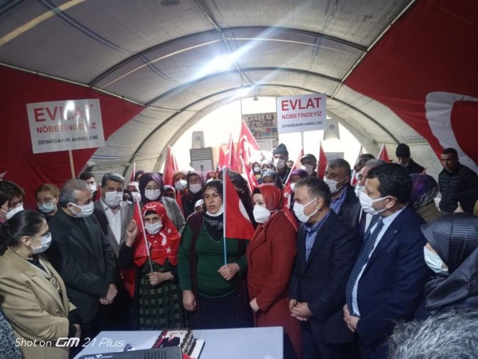 Ak Parti Teşkilatından Diyarbakır Annelerine Ziyaret
