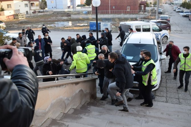 Cinayete Kurban Giden Genç Kadın Toprağa Verildi, Zanlı Linçten Son Anda Kurtuldu