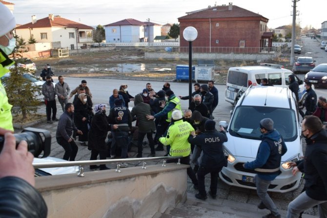 Cinayete Kurban Giden Genç Kadın Toprağa Verildi, Zanlı Linçten Son Anda Kurtuldu
