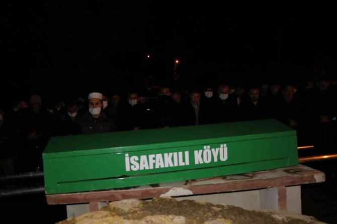 İ̇ki Çocuğu İle Doğalgaz Zehirlenmesinden Hayatını Kaybeden Kadın Toprağa Verildi