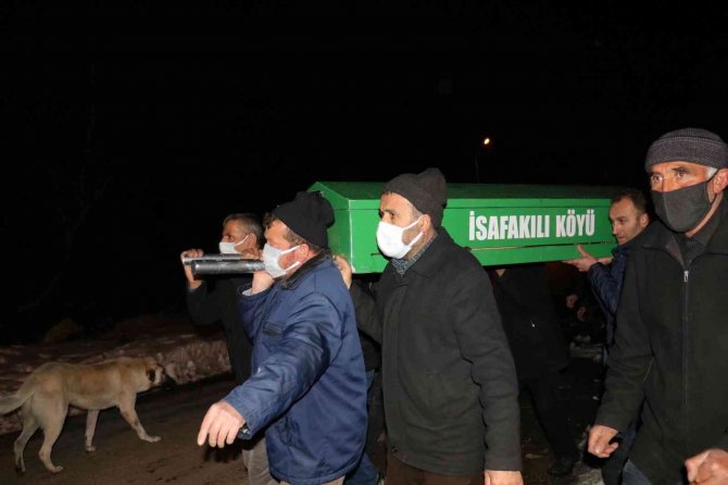 İ̇ki Çocuğu İle Doğalgaz Zehirlenmesinden Hayatını Kaybeden Kadın Toprağa Verildi