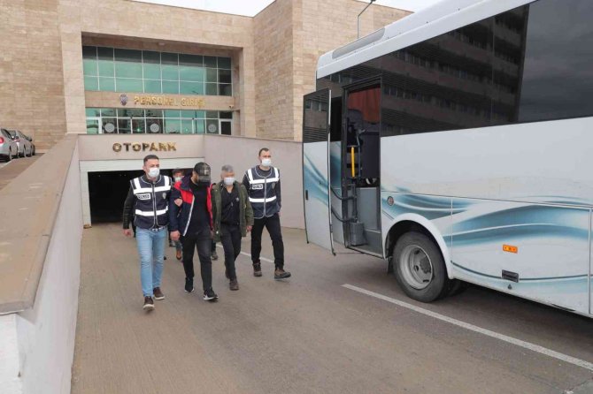 Antalya’da Aranan 55 Şahıs Yakalandı
