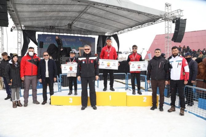 Bingöl’de Binlerce Vatandaş Kayak Festivaline Akın Etti