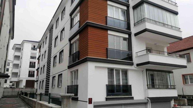 Bolu’da Apartmanın 3. Katından Düşen Kadın Yaralandı