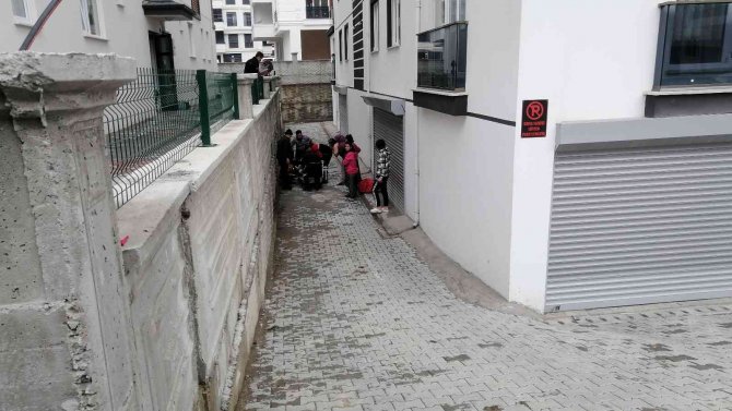 Bolu’da Apartmanın 3. Katından Düşen Kadın Yaralandı