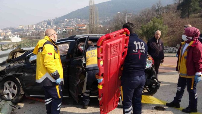 Bursa Uludağ Yolunda Feci Kaza: 3 Yaralı