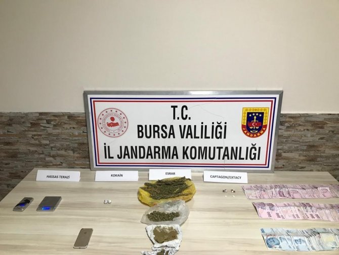 Bursa’da Jandarmadan Uyuşturucu Tacirlerine Operasyon: 2 Tutuklama