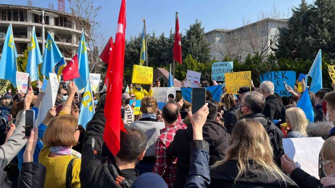 Bursa’da Yaşayan Ukraynalı Vatandaşlarından ’Rusya’ Protestosu