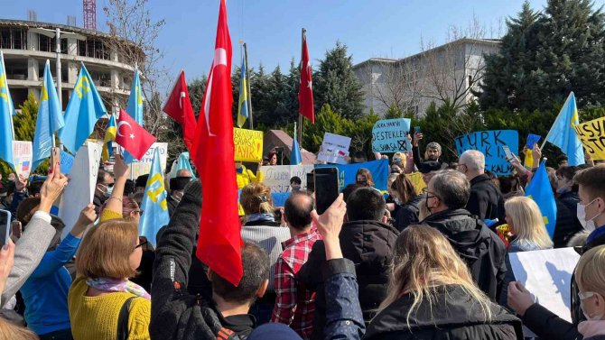 Bursa’da Yaşayan Ukraynalı Vatandaşlarından ’Rusya’ Protestosu