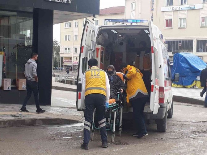Motosikletin Çarptığı Kadın Yaralandı