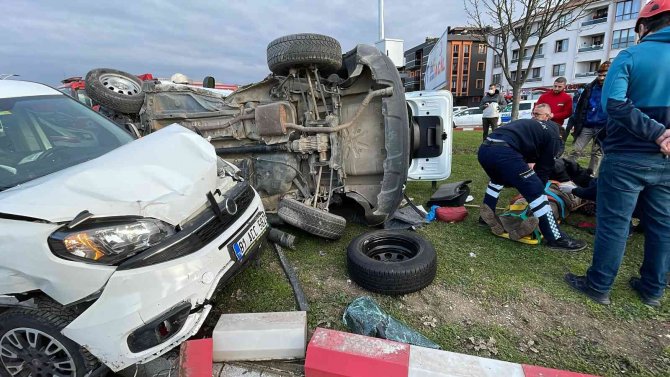 İ̇ki Araç Çarpıştı: 3’ü Çocuk 5 Kişi Yaralandı